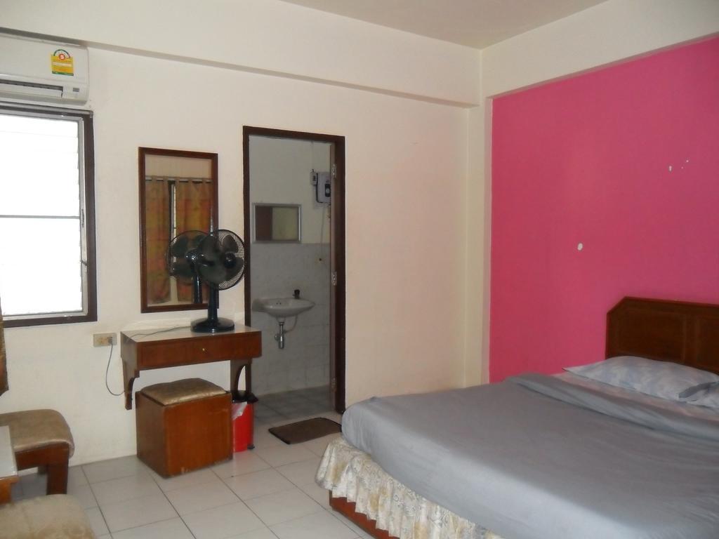Chiangmai Inn Guesthouse เชียงใหม่ ภายนอก รูปภาพ